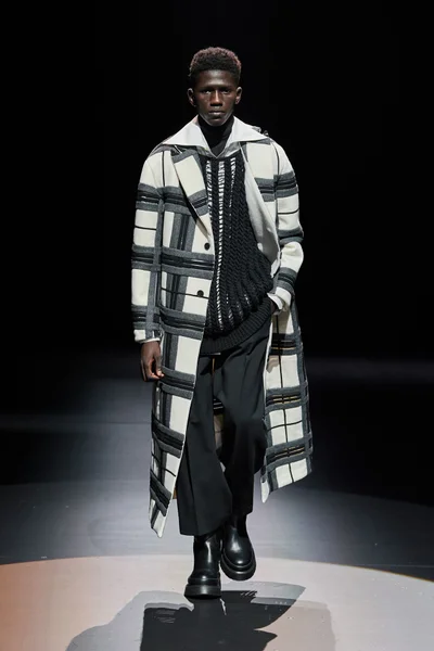 Look 28